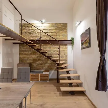 شقة Stylish Loft Flat In The Heart Of بودابست